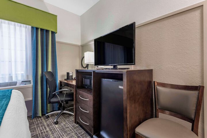 Room 15 of 28