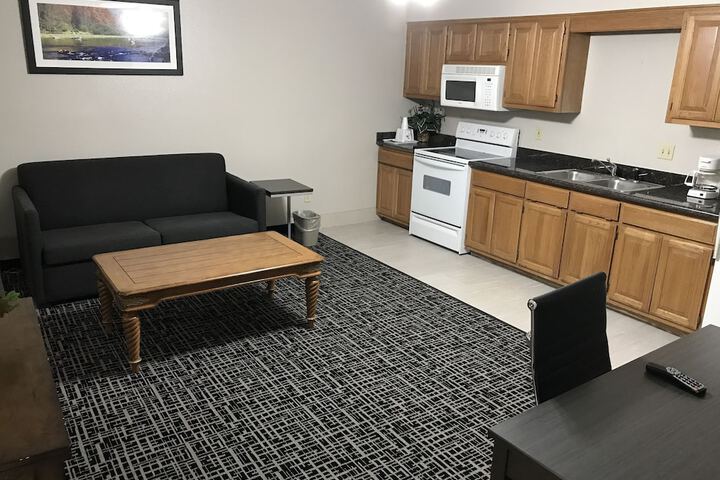 Days Inn by Wyndham Grove