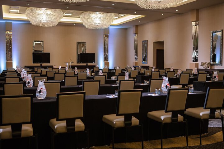 Kimpton Hotel Palomar Phoenix Cityscape by IHG