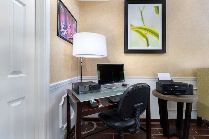 Business Center 28 of 29