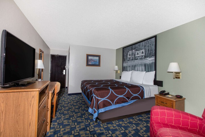 Room 15 of 16