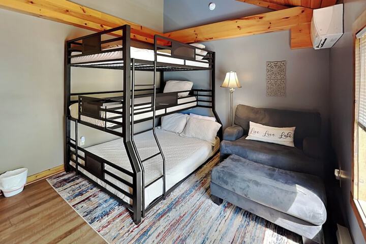Sunplace 30 by Taylor Made Deep Creek