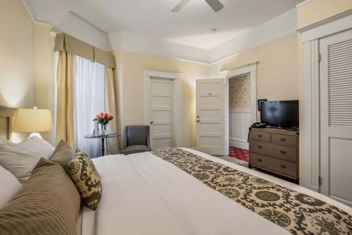 Room 32 of 66