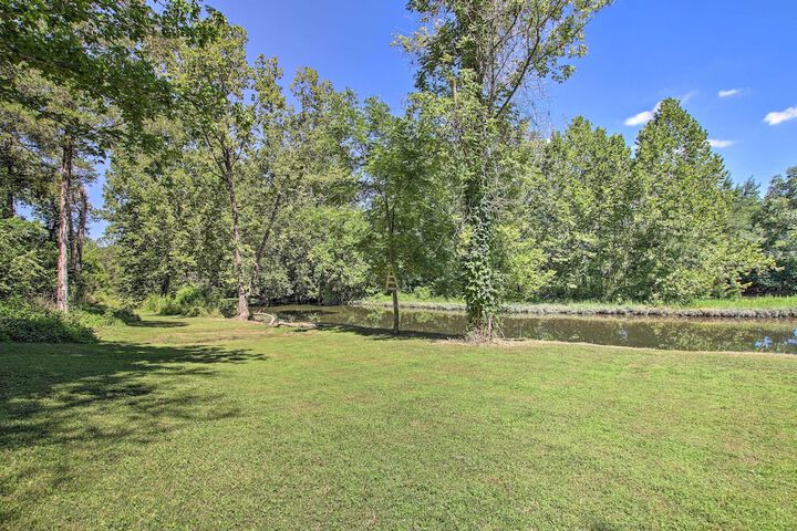 turtle Rock - Ironton Cabin w / Furnished Patio!
