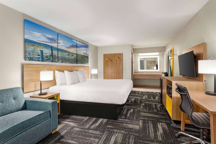 Room 26 of 40