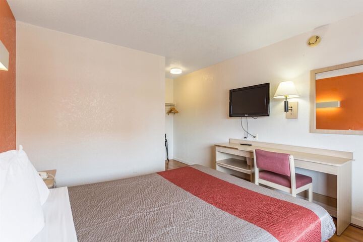 Room 12 of 40