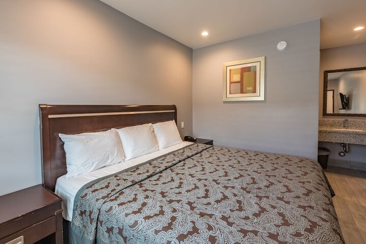 Room 4 of 10