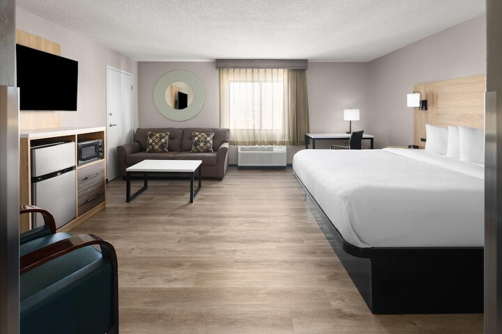 La Quinta Inn & Suites by Wyndham Mansfield OH