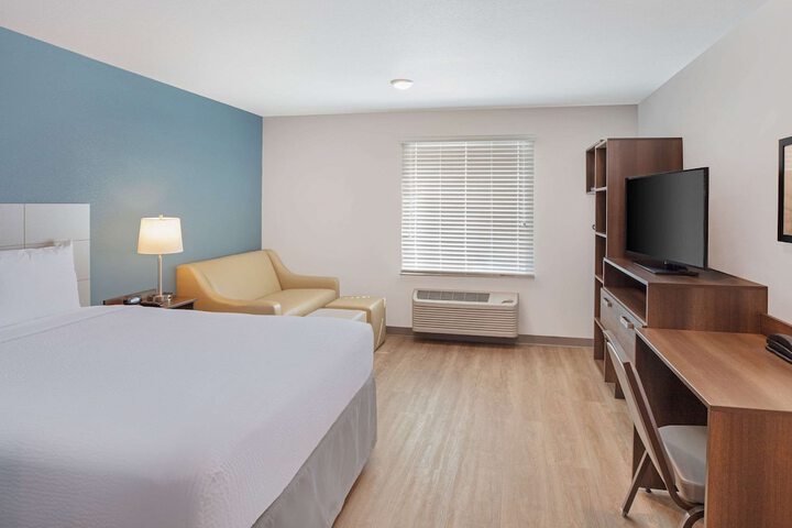 Room 13 of 28