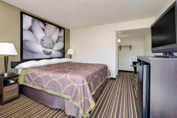 Room 5 of 18