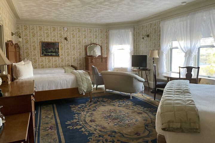 Moseley Cottage Inn & Town Motel