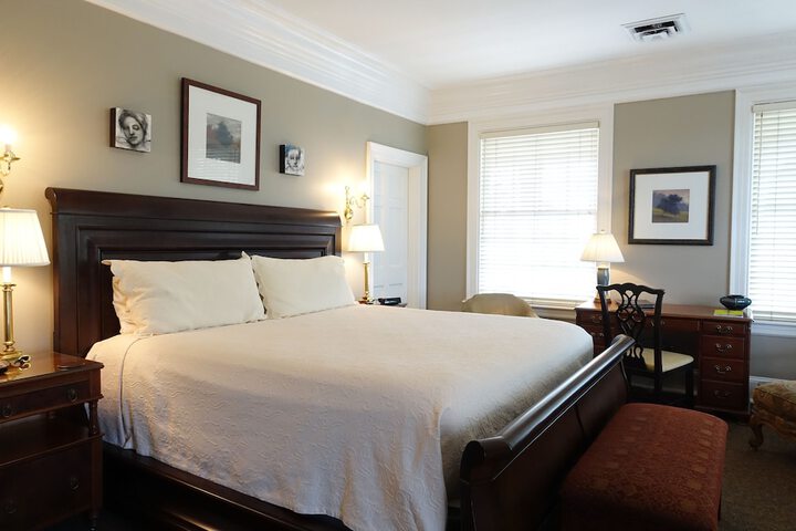 Room 93 of 151