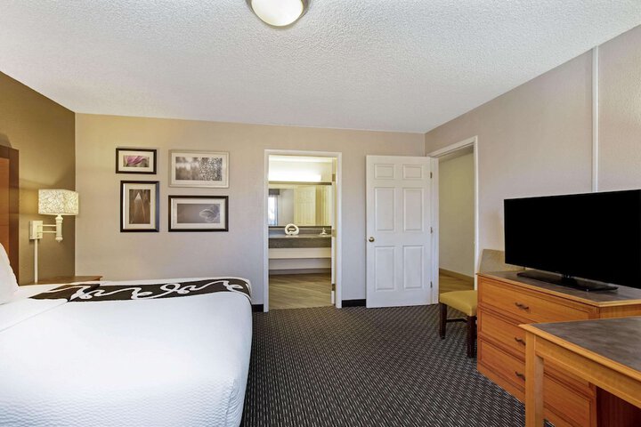 Room 10 of 35