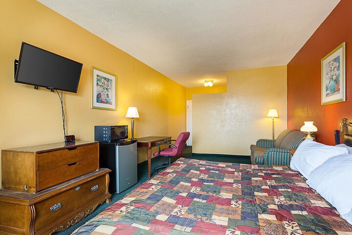 Room 25 of 27
