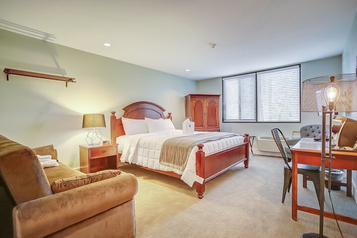 Room 18 of 119