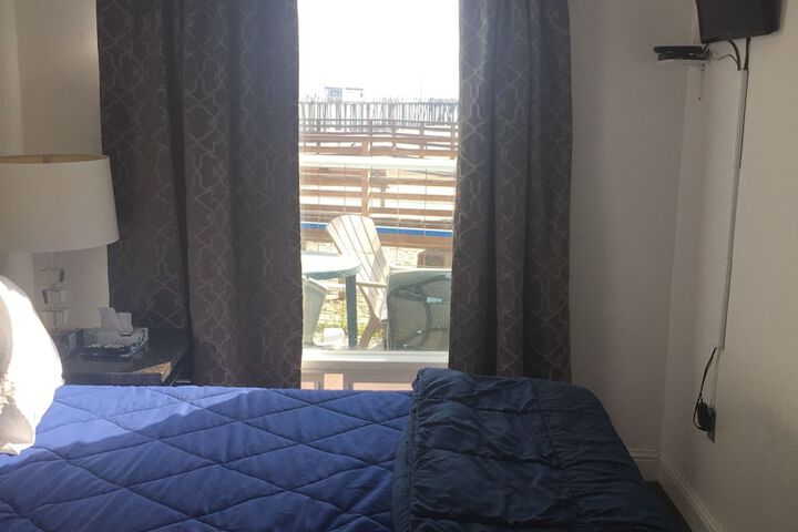 Dolphin Cove Motel