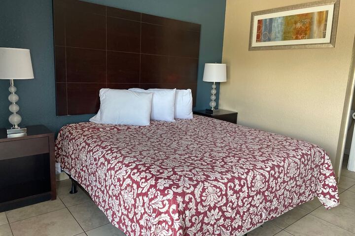 Room 6 of 13