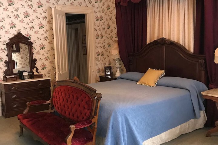Room 67 of 94