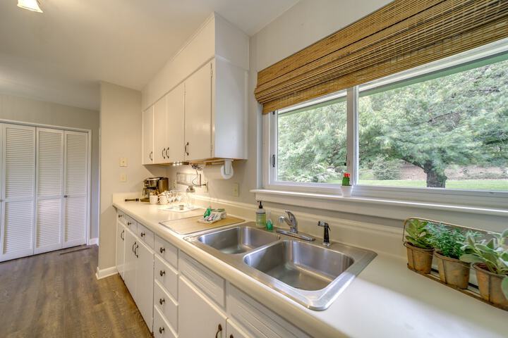 Centrally Located Brevard Home w / Deck & Fire Pit!