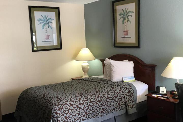 Days Inn by Wyndham Orlando Airport Florida Mall