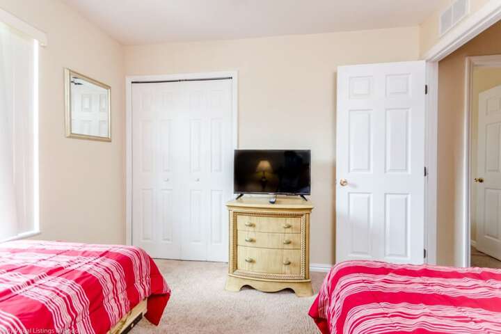 Room 4 of 27