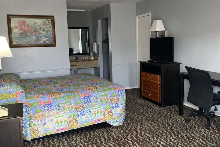 Room 11 of 12