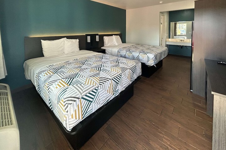 Room 3 of 10