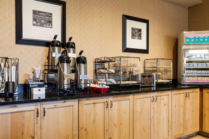 Breakfast/Coffee Service 35 of 44