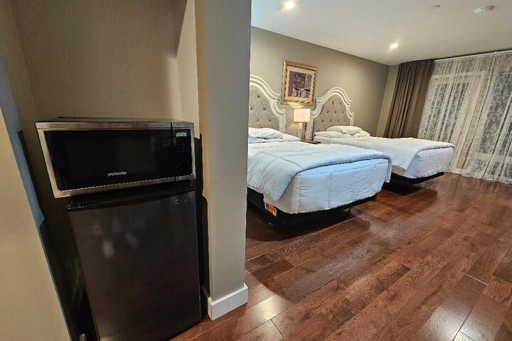 Room 13 of 25