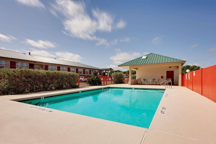 Pool 3 of 18