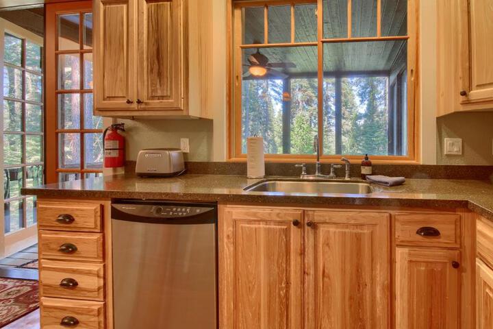 Aspen House in Fish Camp- 2 Miles from Yosemites South Entrance