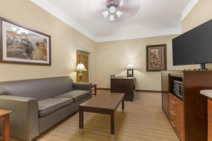 Best Western Plus Monica Royale Inn & Suites