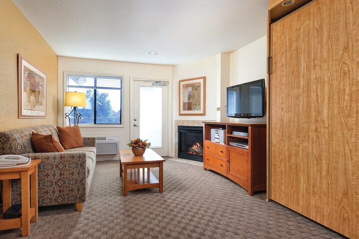 Room 18 of 25