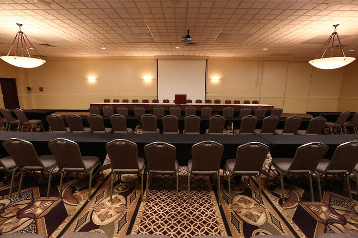 Ramada by Wyndham Midtown Grand Island