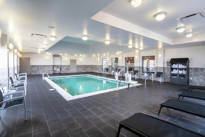 Hampton Inn & Suites Roanoke Airport