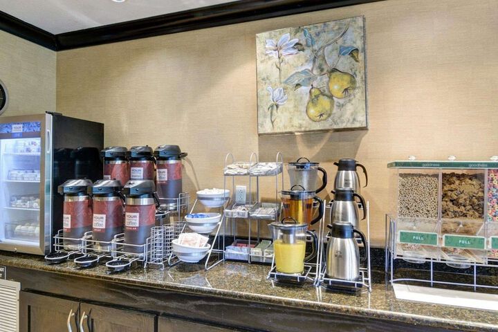 Breakfast/Coffee Service 25 of 32