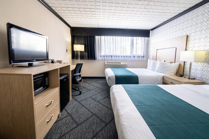 Room 11 of 28