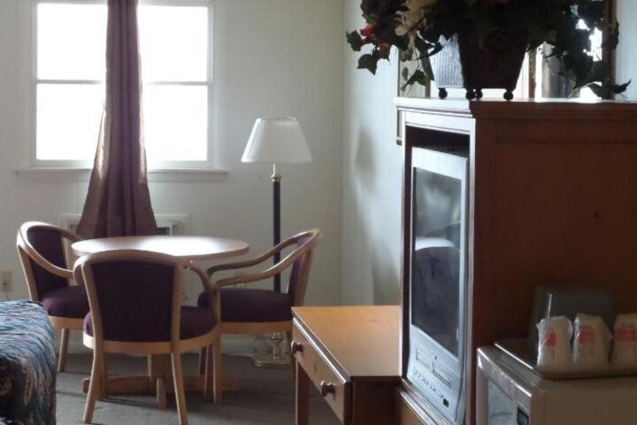 RED CARPET INN & SUITES PALMYRA