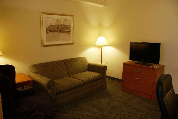 Country Inn & Suites by Radisson Lansing, MI