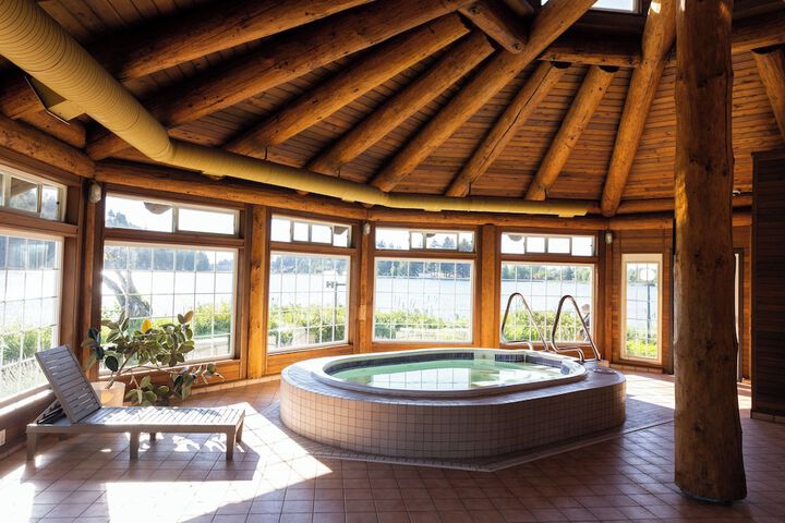 Inn on Long Lake