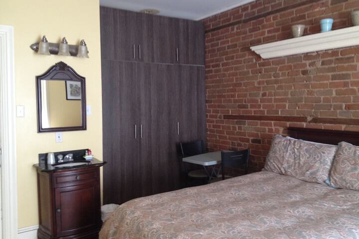 Room 16 of 39