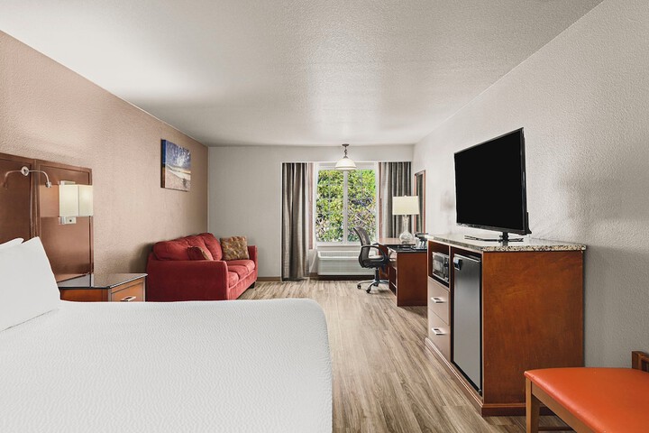 The Ashley Inn & Suites
