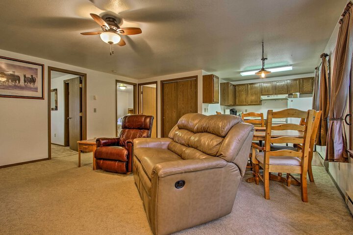 Cozy Anglers Apt - Steps to Trout Fishing River!