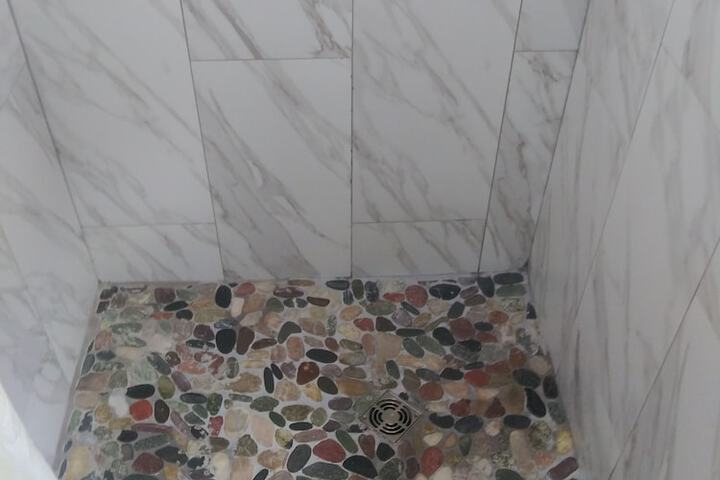 Room 5 of 9