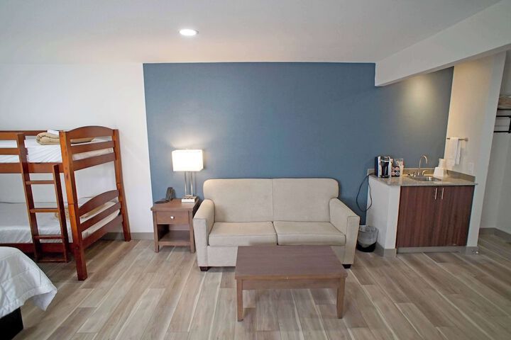 Room 32 of 77