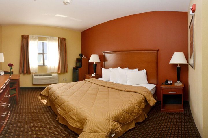 Room 12 of 28