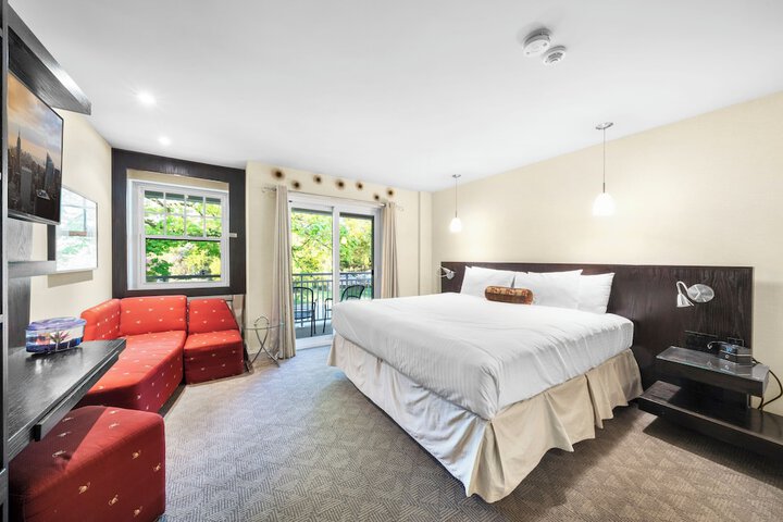The Shaw Club Hotel