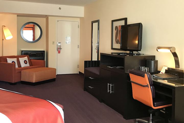 Room 51 of 108