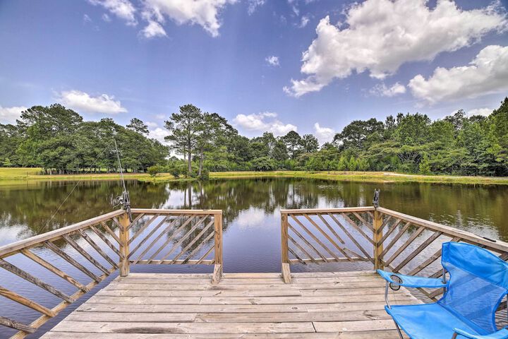 Stylish Woodville Cabin: Fishing Dock Access!