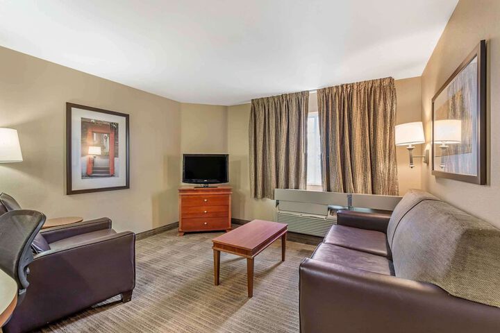 Room 17 of 33